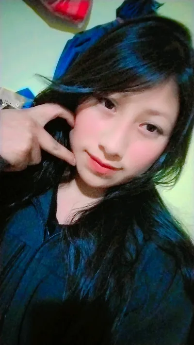 Emi from Bolivia — real person online now on PeachMatch
