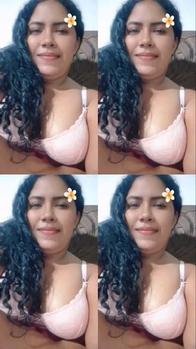 Mia from Venezuela — real person online now on PeachMatch