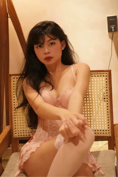 Mai — real girl from Vietnam online for 1v1 video chat