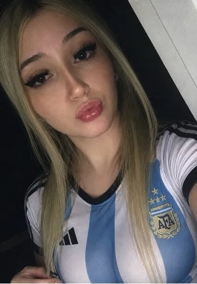 Video chat with Antonella from Argentina