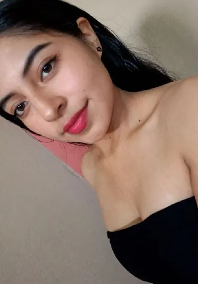 Sofia from Bolivia — real person online now on PeachMatch
