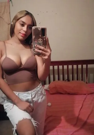 Reyna — real girl from Panama online for 1v1 video chat