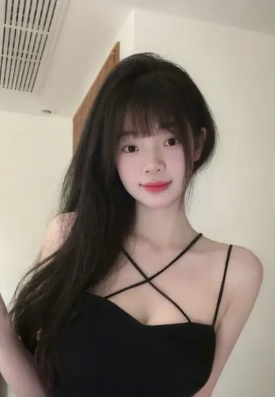 Linnaa from Vietnam — real person online now on PeachMatch