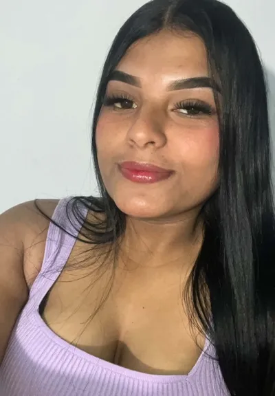 Stefania from Mexico — real person online now on PeachMatch