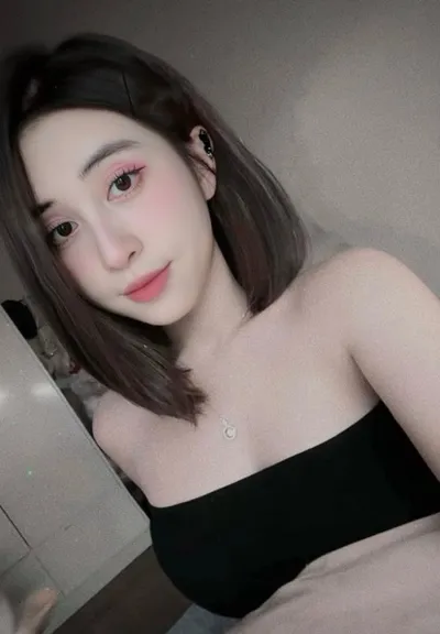 Meow — real girl from Vietnam online for 1v1 video chat