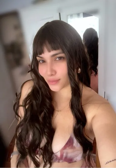 Eva from Spain — real person online now on PeachMatch