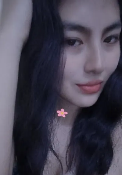 Pretty — real girl from Bolivia online for 1v1 video chat