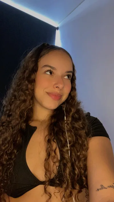 April — real girl from Colombia online for 1v1 video chat