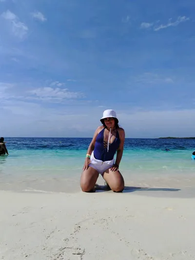 Vicky from Venezuela — real person online now on PeachMatch