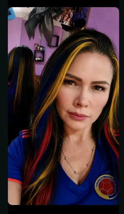 Liz — real girl from Colombia online for 1v1 video chat