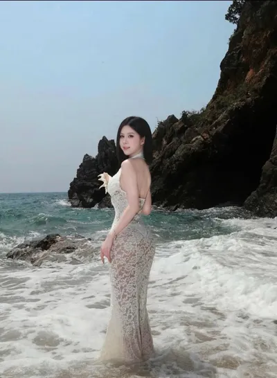 Sun from Vietnam — real person online now on PeachMatch